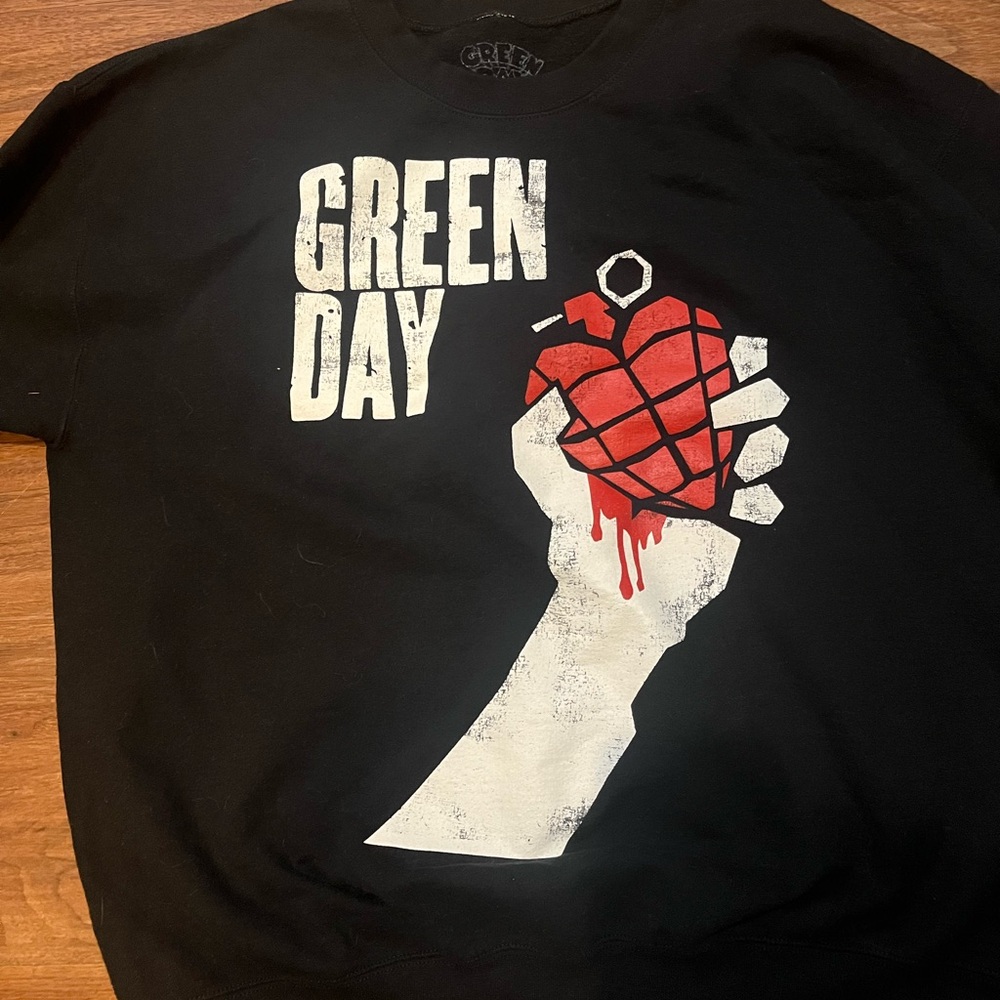 Black and Red Graphic Sweatshirt GREEN DAY CREWNECK